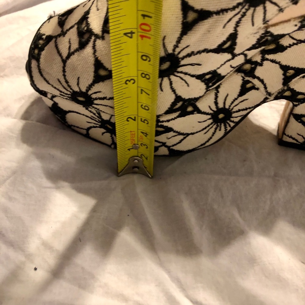 Alice + Olivia Platform Sandals - Picture 3 of 6
